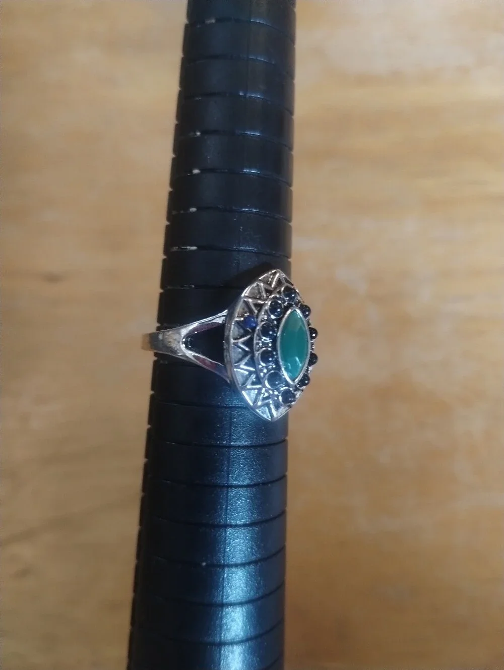New Size 8.5 Vintage Style Green & Black Fashion Ring Silver Tone Statement